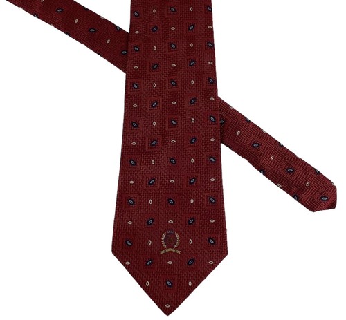 VTG Tommy Hilfiger Mens Tie Geometric Foulard Logo Crest Crimson Silk USA 4 58.5 - Picture 2 of 7