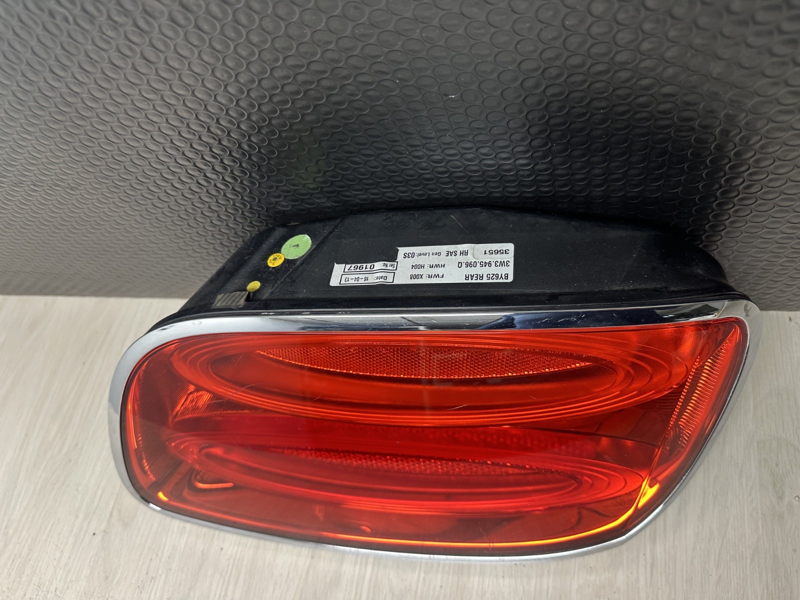13-18 Bentley Continental GT GTC Right Side LED Tail Light Lamp 3W3945096Q OEM