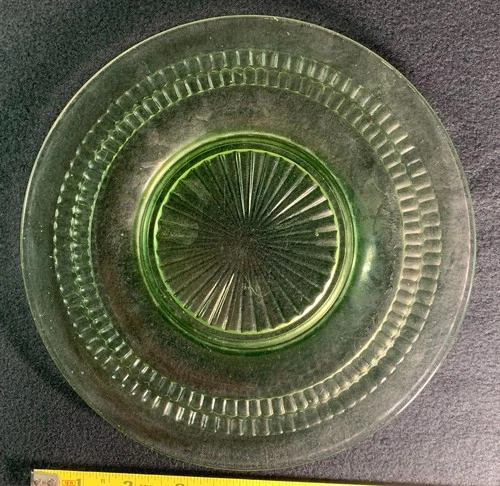 Anchor Hocking Roulette - 8.5" Luncheon Plate - Green Uranium - Depression Glass