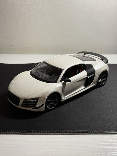 Maisto 1/18 2011 Audi R8 GT