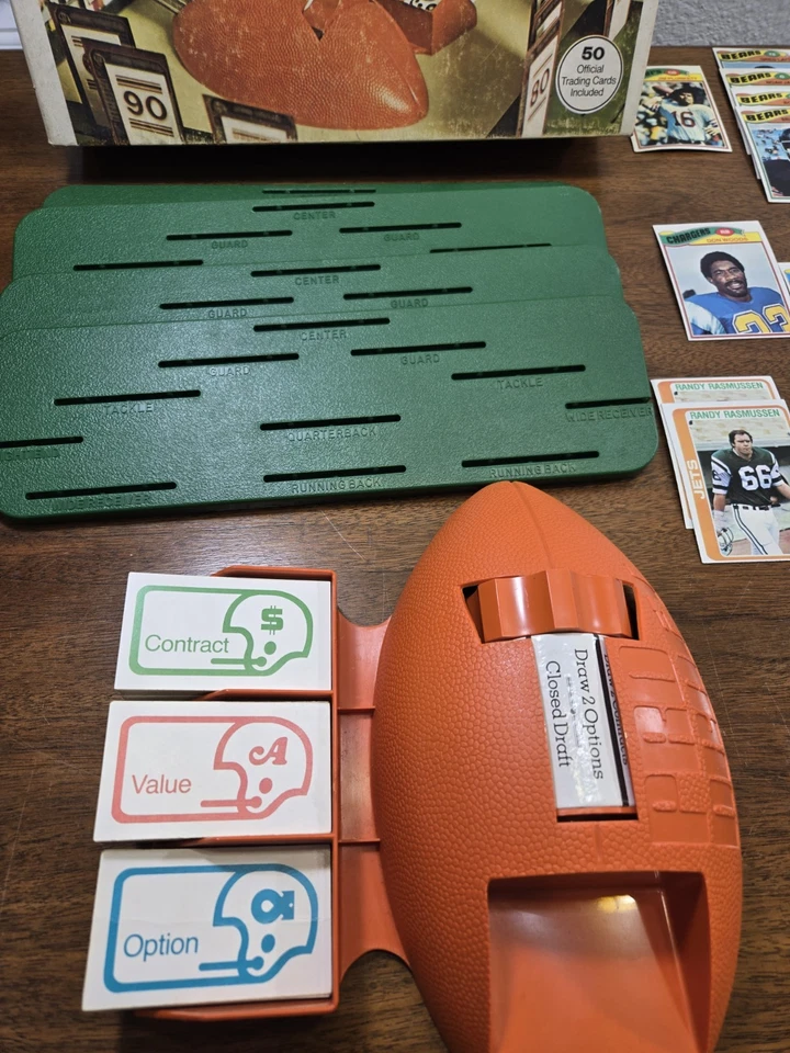 Vintage 1977 Pro Draft Game Parker Brothers Plus 70 Topps FOOTBALL Cards 1977-78 - Image 3 of 4