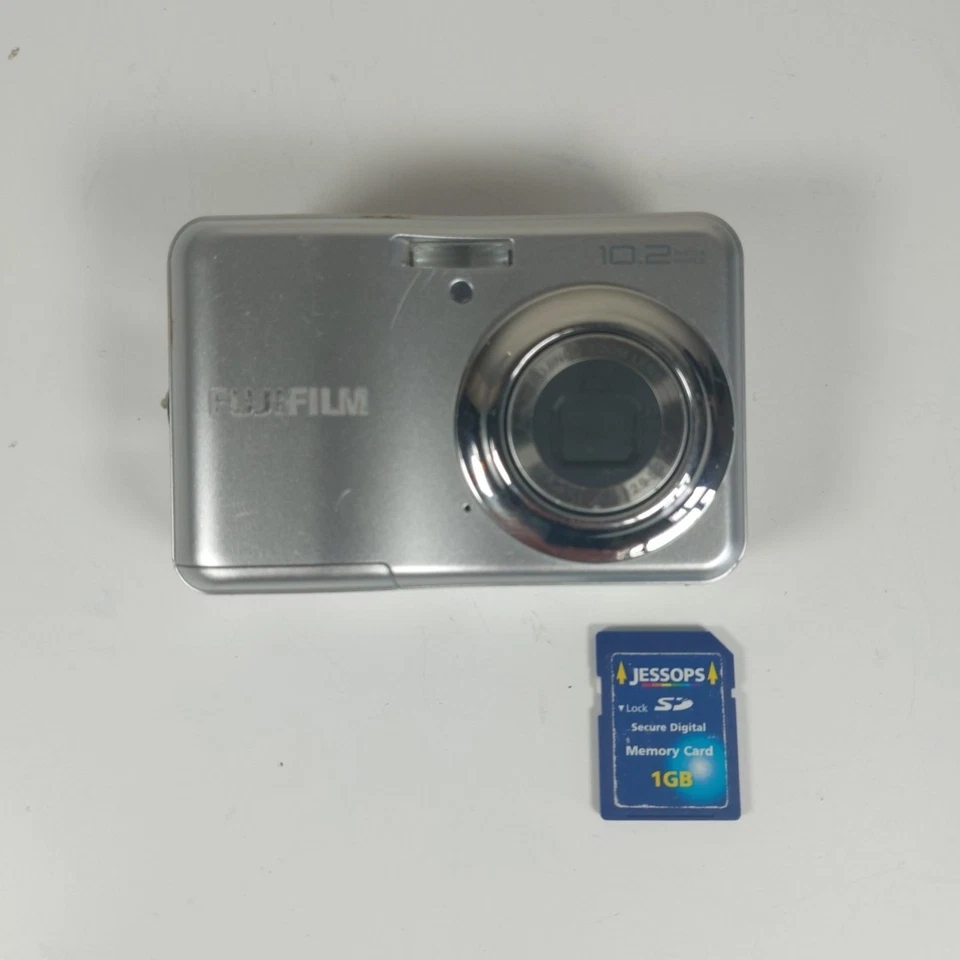 Fujifilm Finepix A160 10.2MP Digital Camera, Silver - Tested, photo 1 of 5