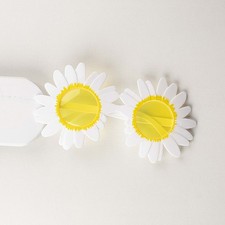 Artistic Flower Shaped Sunglasses Perfect for Music Festivals and Events