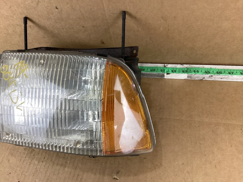 Conjunto de faros delanteros izquierdo del lado del conductor Chevrolet Blazer 1995-1997 Foto 4 de 4