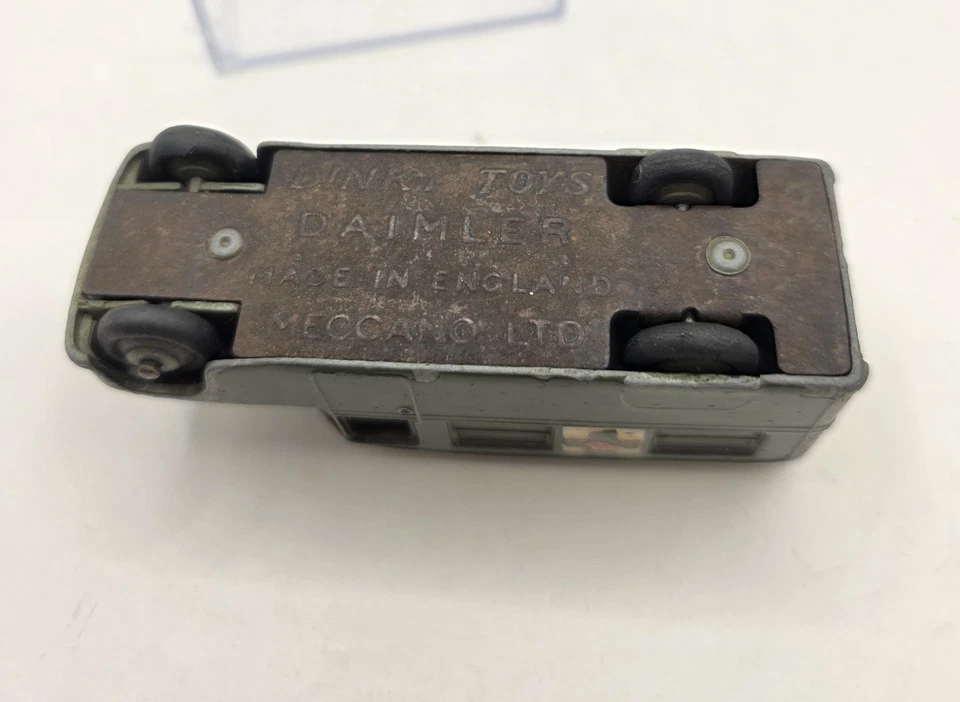 Dinky Toys Daimler Military Ambulance 1950's — 第 4/4 张图片