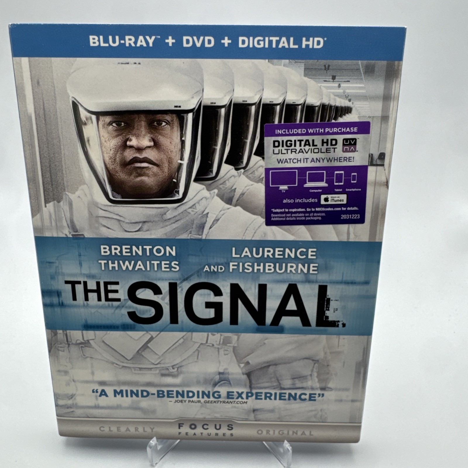 The Signal Blu Ray + DVD + Digitil HD W/Slipcover Laurence Fishburne OOP NEW