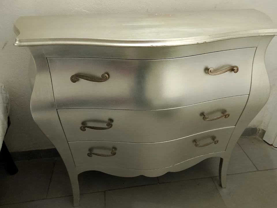 Trittico con comò bombato barocco foglia argento e 02 comodini in legno massello - Immagine 2 di 4