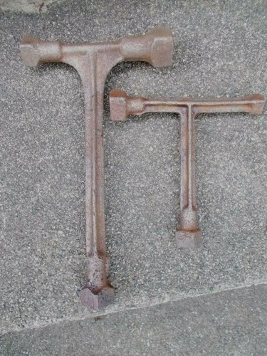 2 Primitive Antique Wagon Buggy Wheel Tools, Square End, Lug Hub Wrenchs - Picture 4 of 6