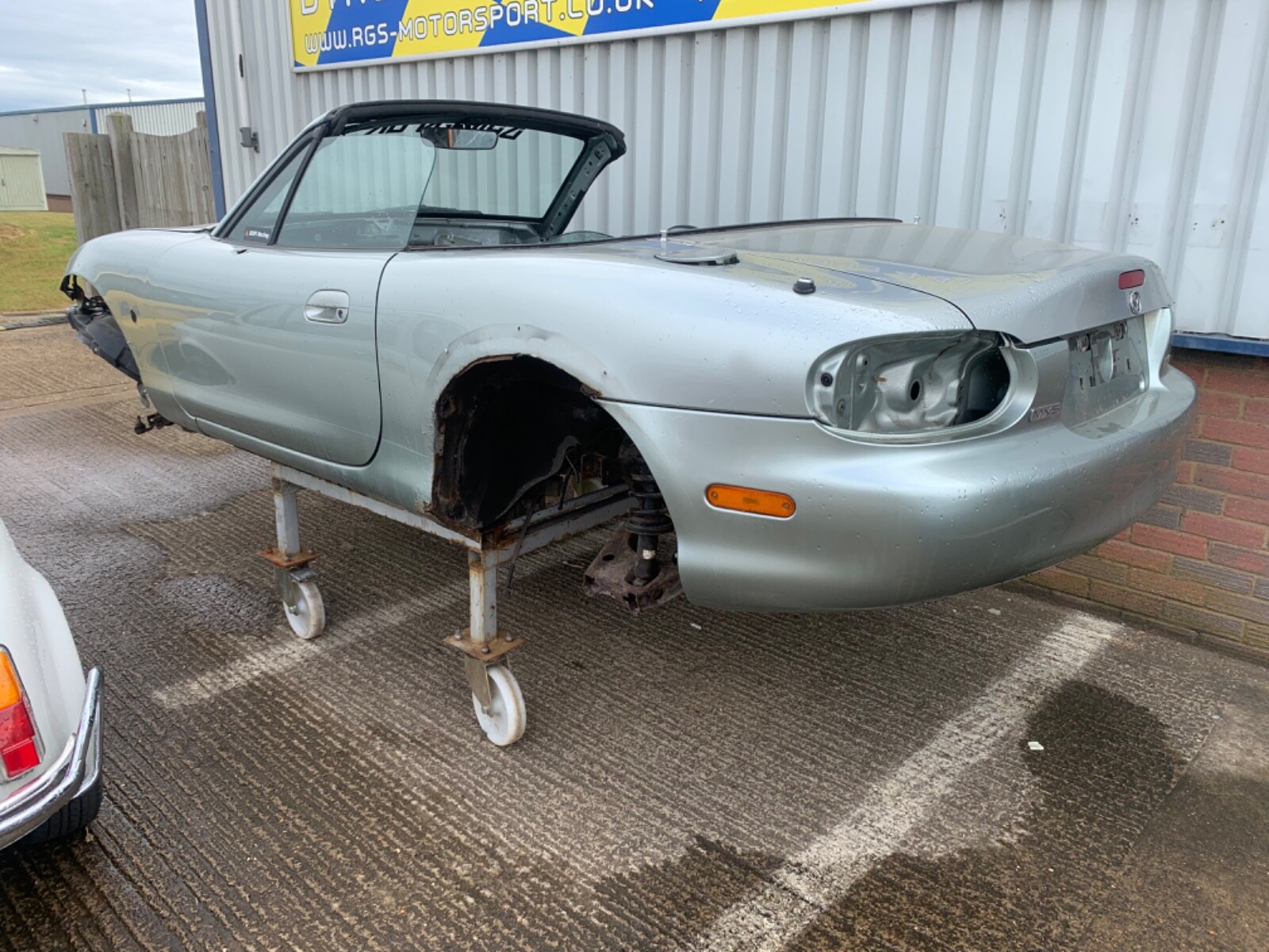Image 1 - 2002 Mazda mark2.5 body shell only, some lose parts &amp; some rear suspension
