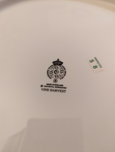 Royal Worcester Vine Harvest 11 inch Cake Gateau Plate, Boxed - Picture 5 of 5