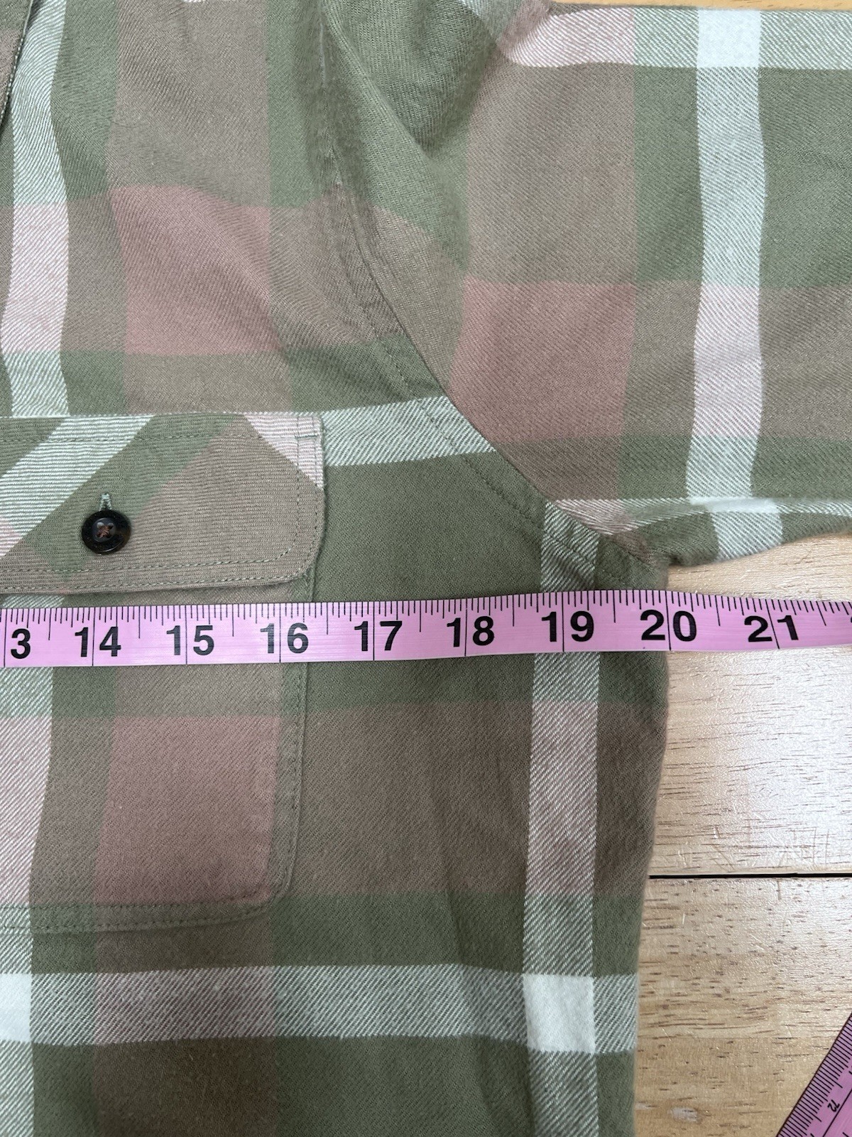 Patagonia Women's Long-Sleeved Organic Cotton Flannel Shirt Sz. M Moss Green thumbnail 9