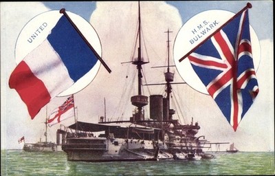 Ak Britisches Kriegsschiff, HMS Bulwark, United, Flaggen - 3812844