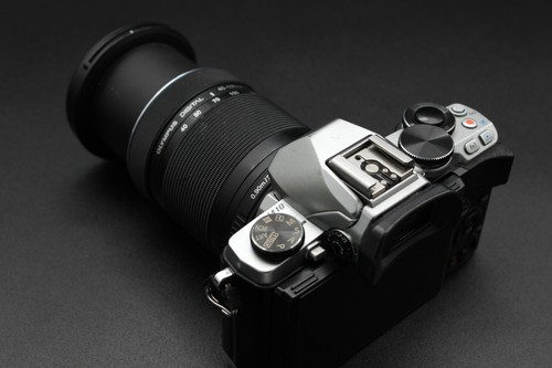 Olympus OM-D E-M10 Silver w/ 40-150mm Lens *4480 Shutter Count* - Picture 5 of 12