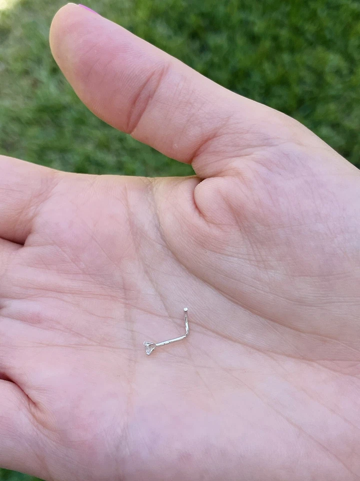 Tornillo para anillo de nariz 20G 1,5 mm-3 mm VS2 diamante natural redondo oro blanco de 14K Foto 4 de 4