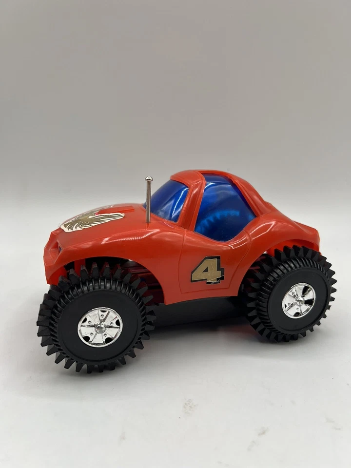 Carro de brinquedo vintage plástico Roll ‘n Tumble Trans Am operado por bateria -FEITO HONG KONG - Imagem 3 de 4