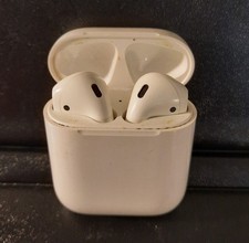 Apple AirPods 1st Generation The left one is good, the right is very quiet 1