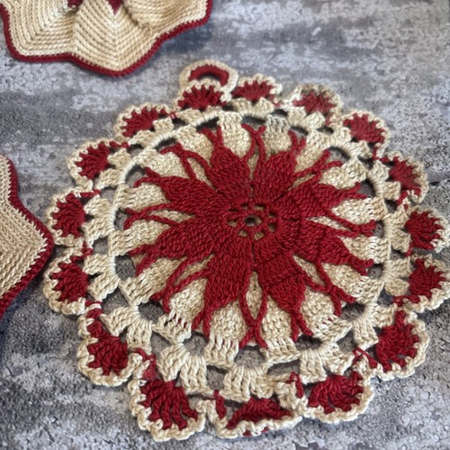 LOT OF 5 VINTAGE HAND CROCHETED POT HOLDERS-ESTATE-RED THEMED - Picture 8 of 11