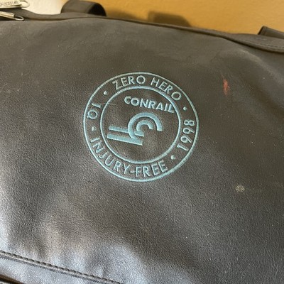 V TG Leeds 1998 Conrail Railroad Zero Hero Safety Award Duffle Bag Travel