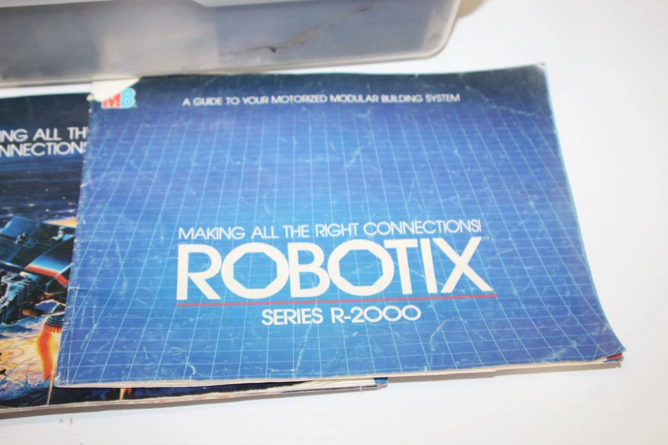 Robotix Series R-2000 R-1100 Large Lot of 1980s Toys Parts, Figures, Manuals - Image 3 of 4