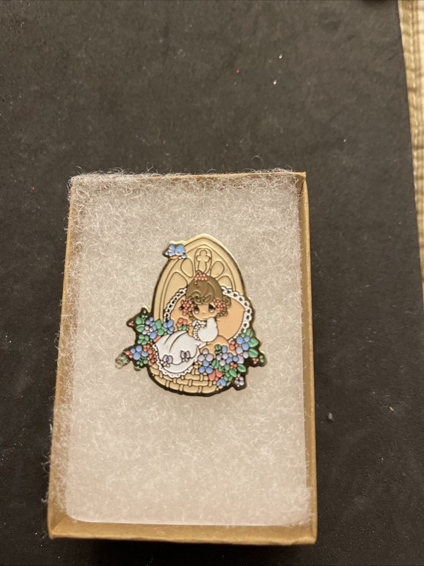 Precious Moments Lapel Pin Baptism Girl MIB Free Shipping