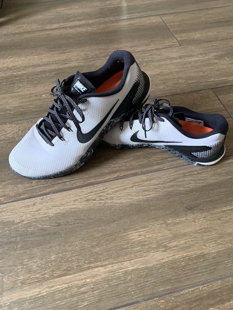 nike metcon 4 black white