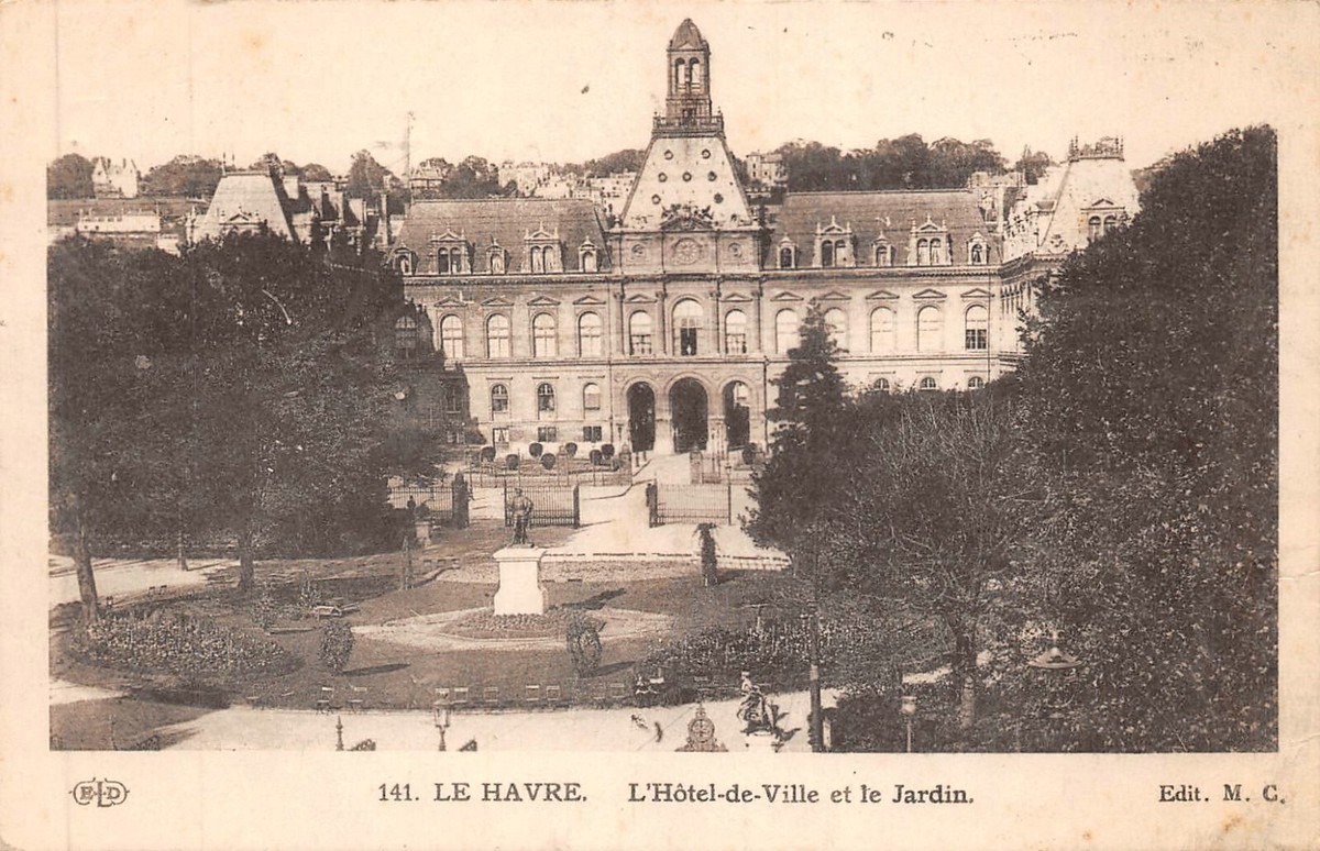 CPA LE HAVRE Place De L Hotel De Ville Et Rue Thiers Animee EUR 5,00