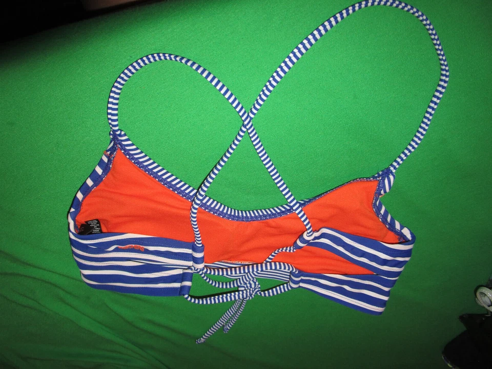 NUEVO TOP DE BIKINI DE BAÑO SKECHERS AZUL/BLANCO A RAYAS TALLA PEQUEÑA Foto 2 de 2