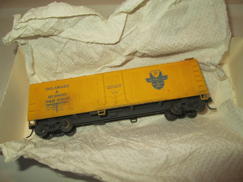 Walthers HO Scale D&H 40' Plug Door Box Car #20135 KDs & Metal Wheels 932 3224 - Image 2 of 4
