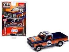1977 CHEVROLET SILVERADO PICKUP #44 "GULF OIL" 1/64 DIECAST BY AUTO WORLD CP8056