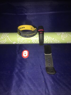 NIKE+ LIVESTRONG SPORTBAND PEDOMETER W/ SENSOR/BLACK&Yellow & Nike+ Black/Pink
