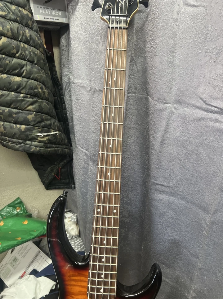 *VENDEDOR DE EE. UU.* Bajo eléctrico de 5 cuerdas Peavey Millenium BXP - Sunburst Foto 4 de 4