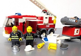 LEGO 7239 Ladder Fire Truck City Minifigs New