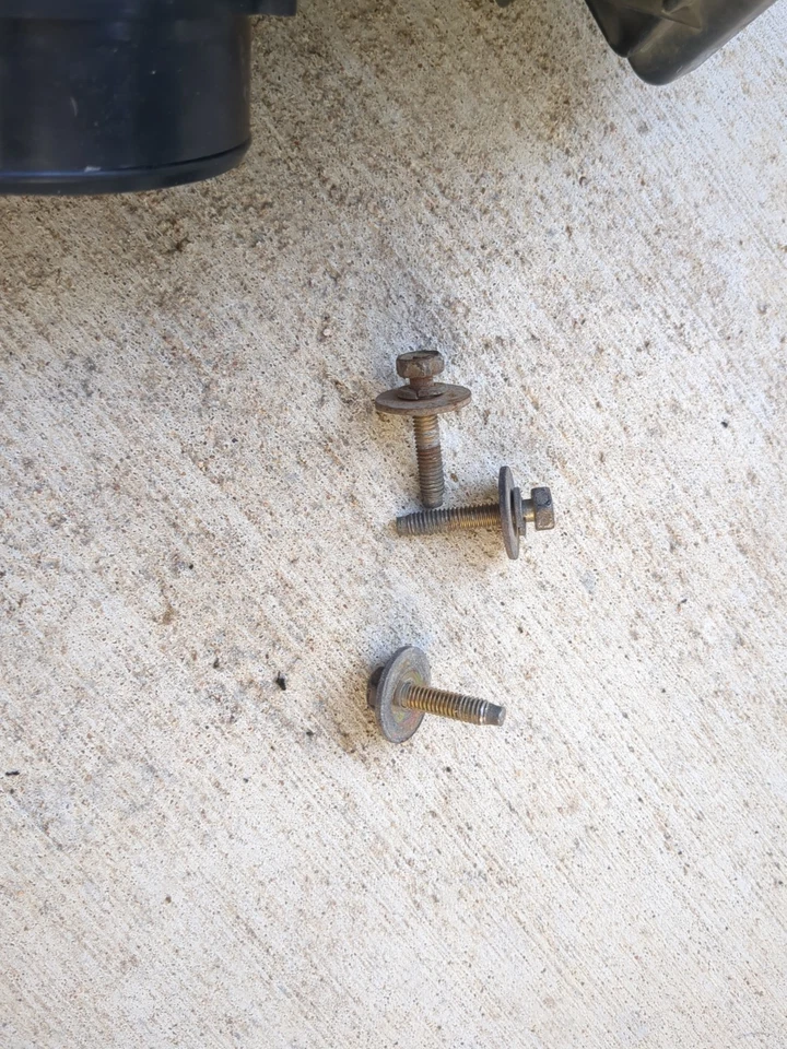 00-04 Nissan Xterra 3.3 V6 Intake Airbox Cleaner Genuine OEM - Image 2 of 4