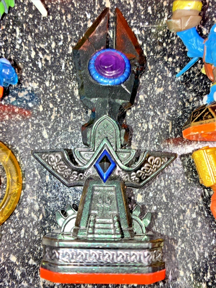 Skylanders Lote de 19 Figuras con Equipo de Trampa MUSEO MEDIANOCHE Expansión Oscura Foto 3 de 4