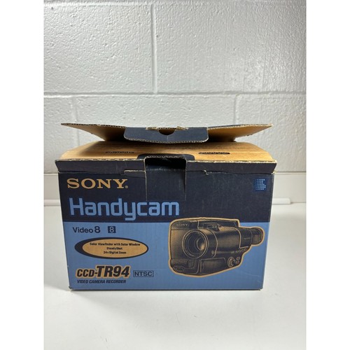 Sony Handycam CCD-TR94 Video8 Camcorder For Parts or Repair - Picture 2 of 4