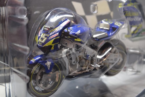 MINICHAMPS - 2004 MOTO GP HONDA RC211V - SETE GIBERNAU - 1/12 SCALE MODEL BIKE - Picture 5 of 10