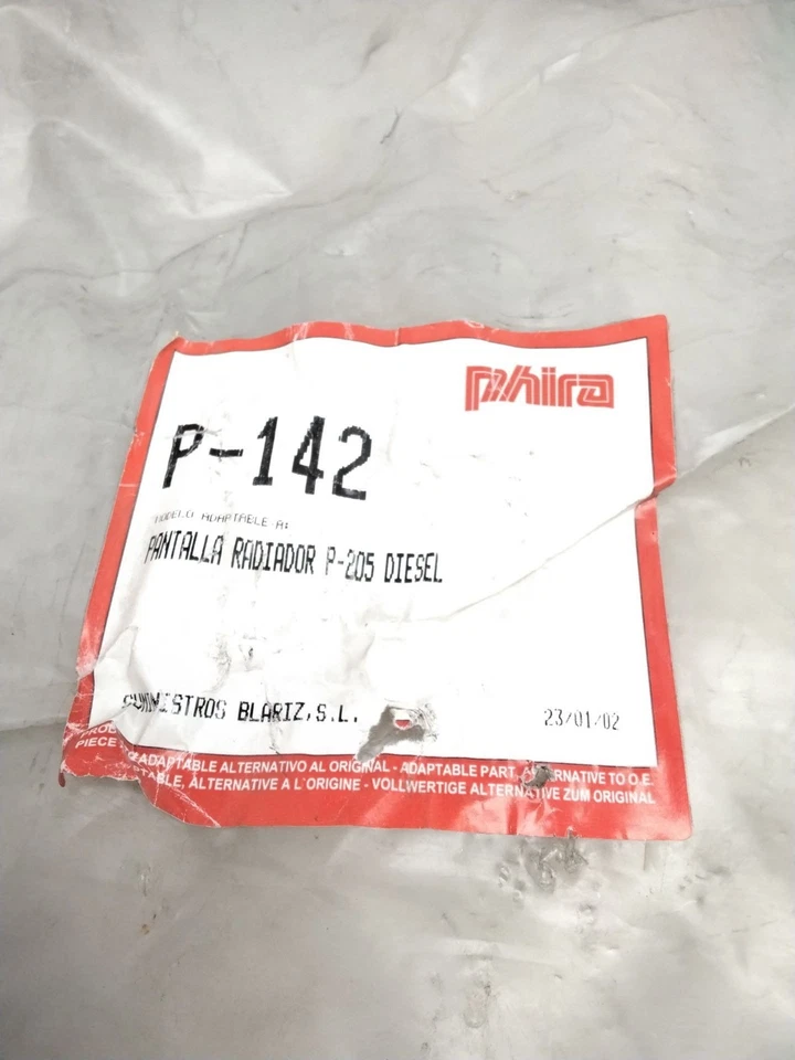 P124 GRILLE DE RADIATEUR AVANT / 2742733 POUR PEUGEOT 205 II 20A/C 1.8 DIESEL Foto 3 de 4