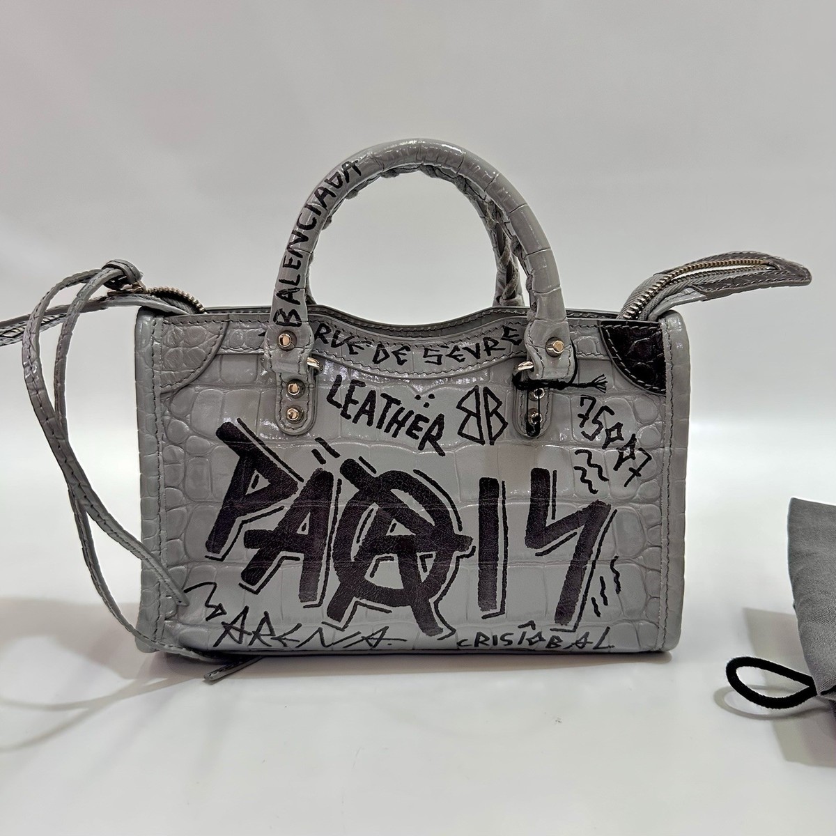 Balenciaga ニコラ期 CITY ボディバック グレー Balenciaga Grey Leather Neo Super Nano City Bag | Yoogi's Closet