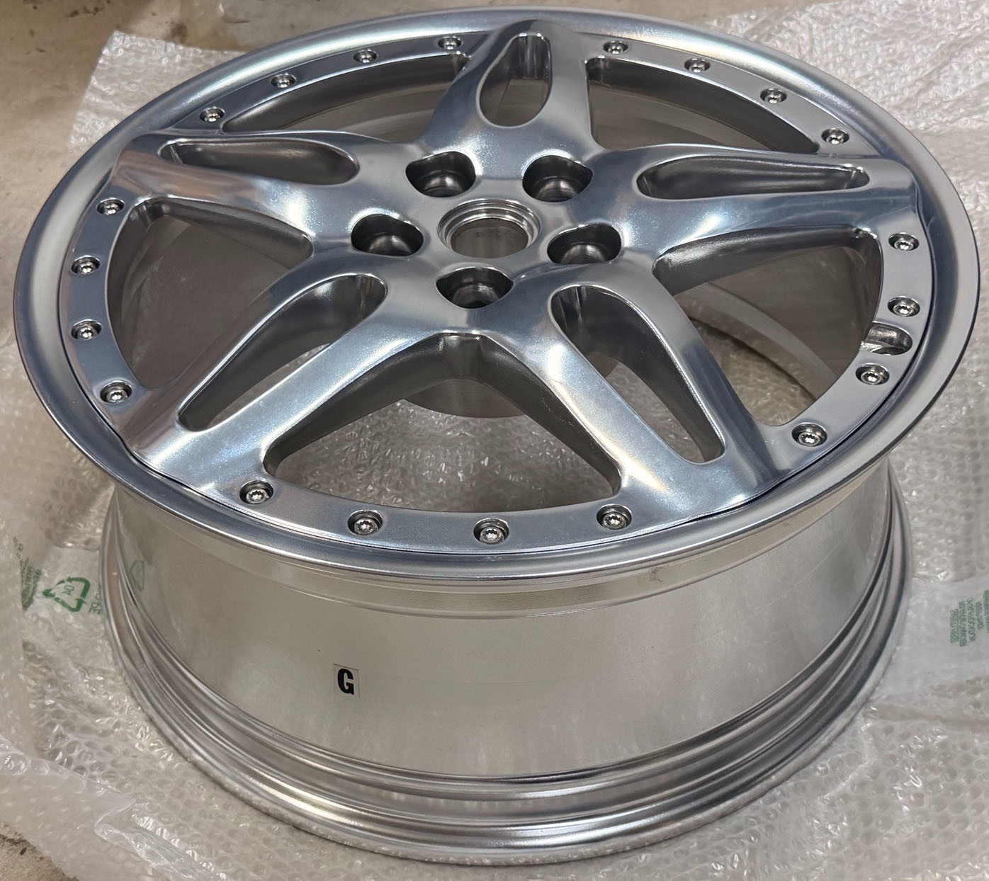 NEW Ferrari FRONT WHEEL RIM 8J X 19 EEH2 -With peen 219272