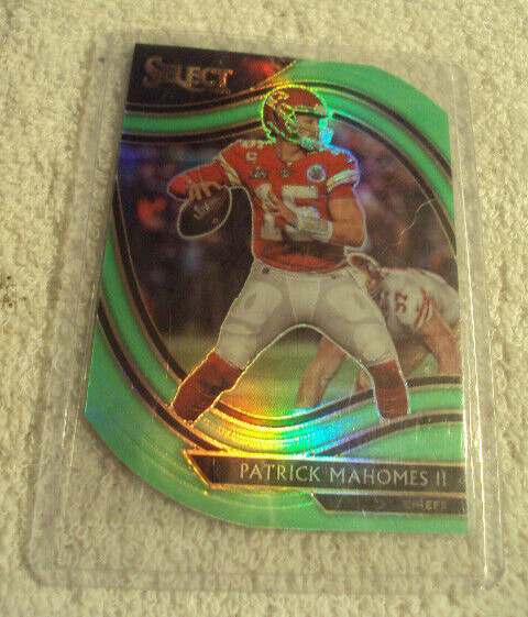 2020 Select Patrick Mahomes II #302 Field Level Neon Green Die-Cut Prizm