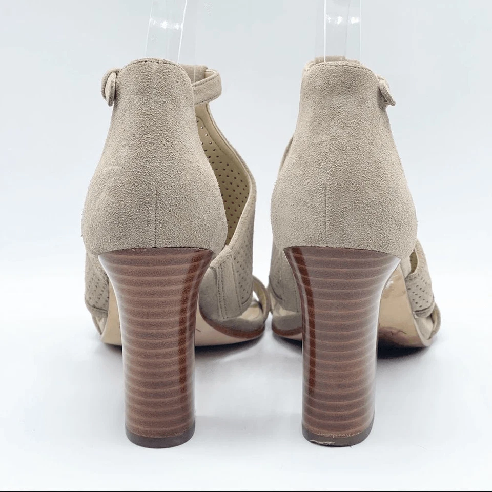 Via Spiga suede perforated block heels in tan Foto 3 de 4