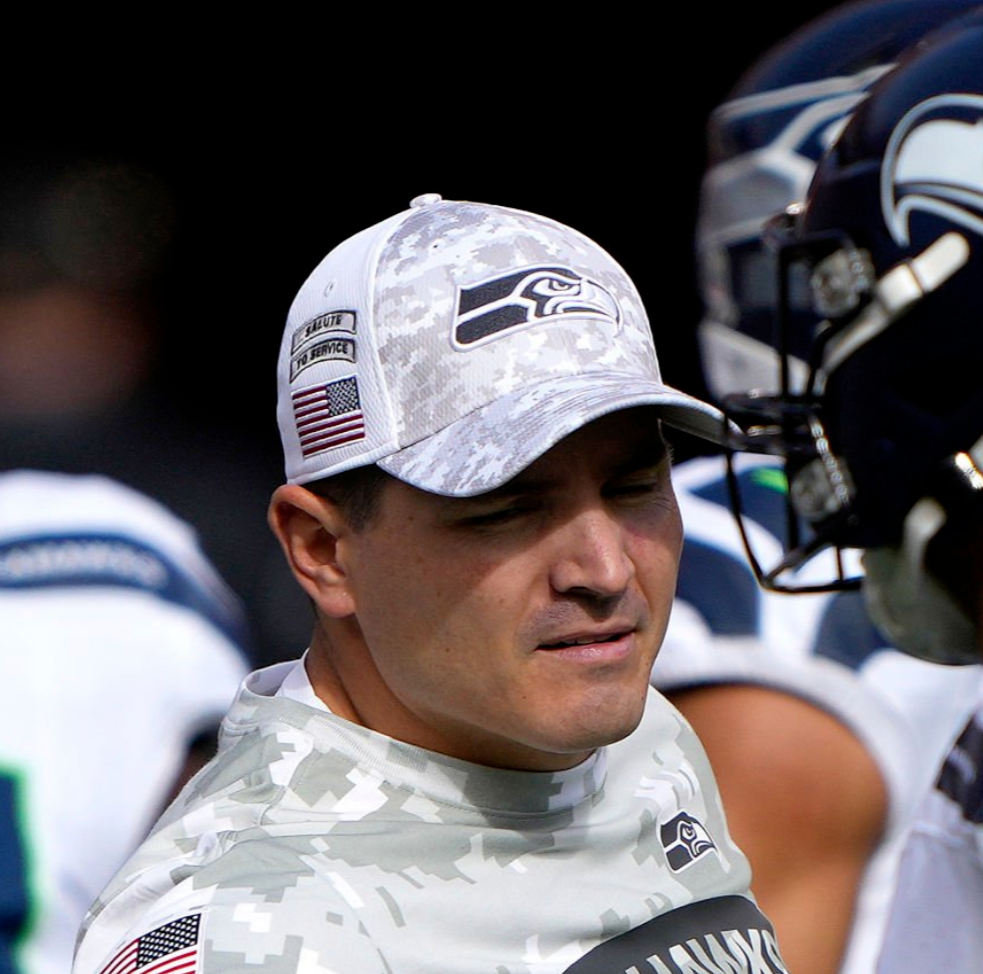 Seattle Seahawks New Era 2024 Salute to Service NFL Sideline