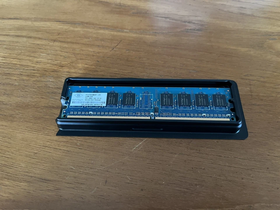 Nanya PC2-4200 512 MB SO-DIMM 533 MHz DDR2 SDRAM Memory (NT512T64UH8A1FN-37B) - Image 2 of 4