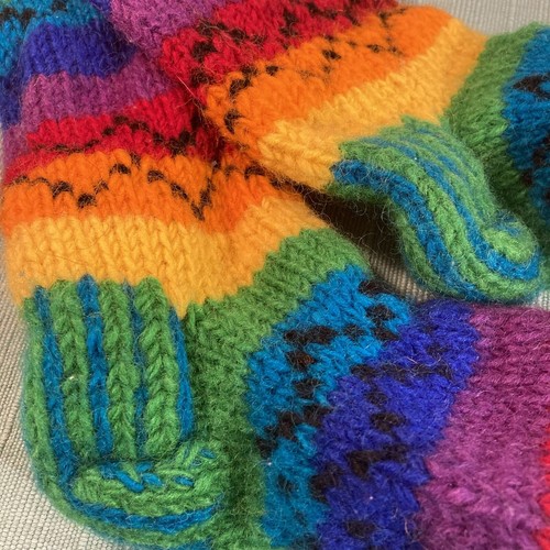 Hand Knit Crochet Rainbow PRIDE Wool Happy Warm Winter Socks LGBTQ Hippy UNISEX - 第 8/9 張圖片
