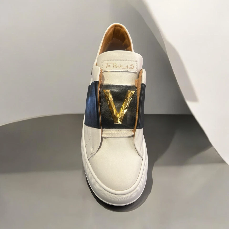 VIA ROMA 15 - SNEAKERS BIANCO/ NERO CON ACCESSORIO SCONTO 50% - Immagine 2 di 4