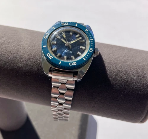 Vintage 1970s Timex Ladies Electric Diver Watch Rotating Bezel-  Has New Battery