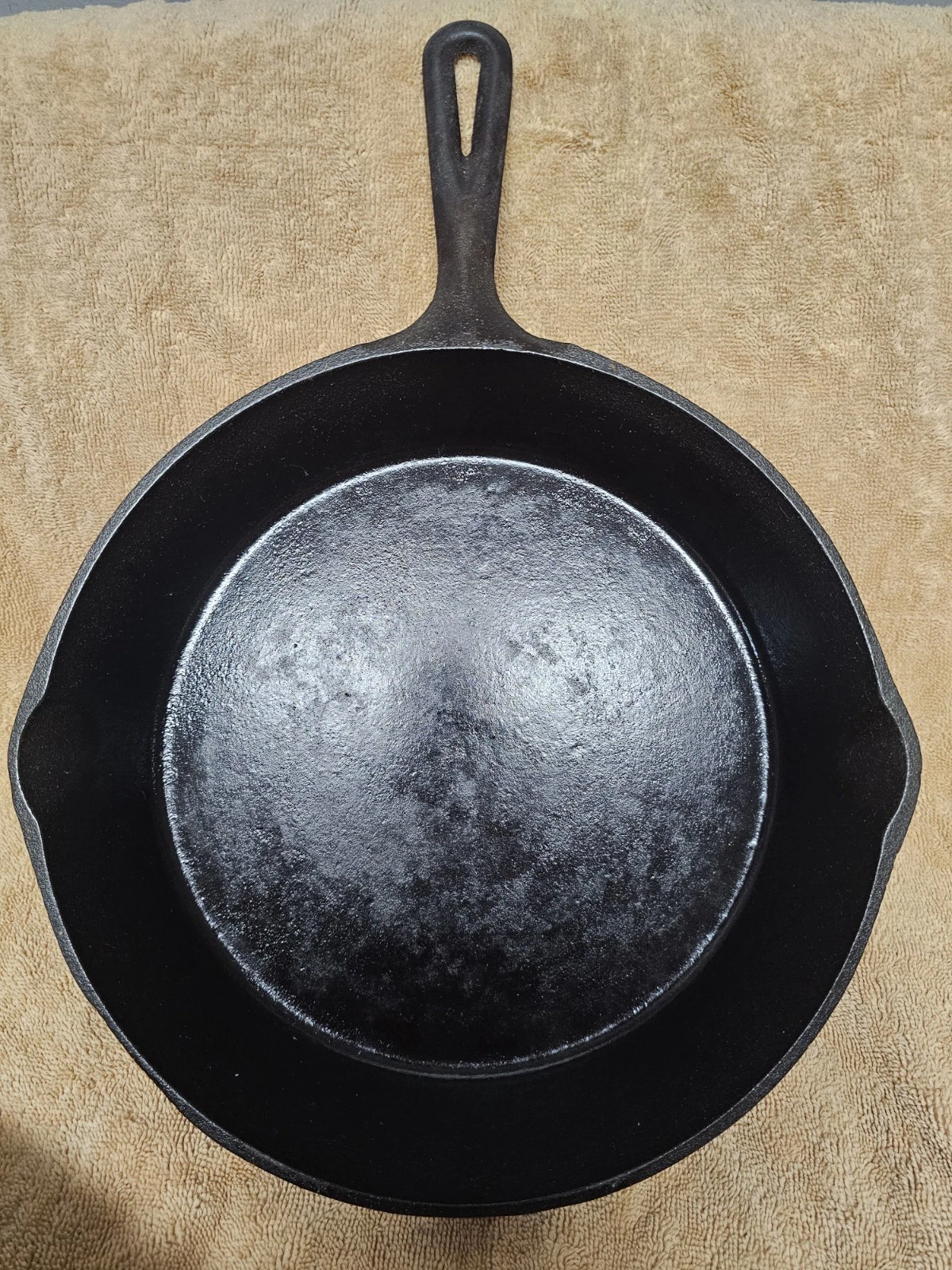 Vintage Unmarked Cast Iron Skillet – Mold Marks “3” and “8” – 10” Fully Restored