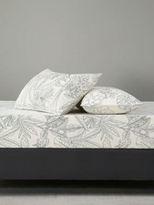White Floral Bed Sheet Set With 2 Pillowcases Fits Multiple Sizes