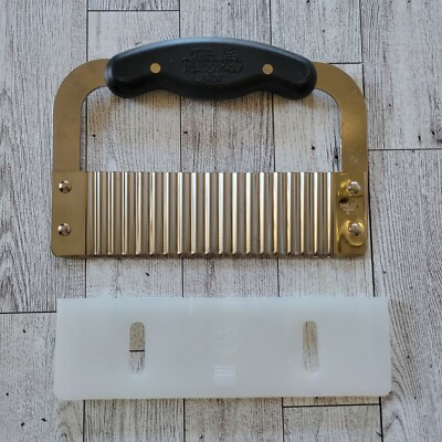 Pampered Chef Garnisher #1062 Crinkle Chopper Cutter Vegetable Garnish Cut Blade