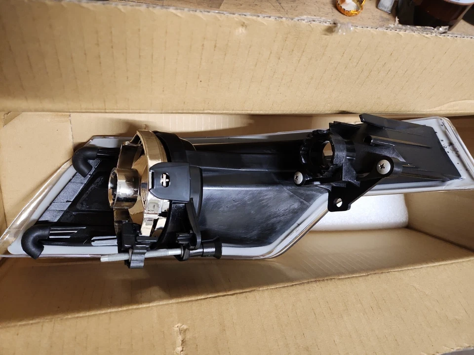 FOG LIGHT LH FIT ON 2008-2010 CITROEN C-5 TYC 19-A788-01-2B TYC  - Image 2 of 2